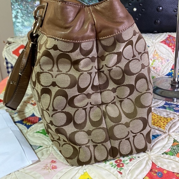 Coach Penelope - Picture 10 of 14